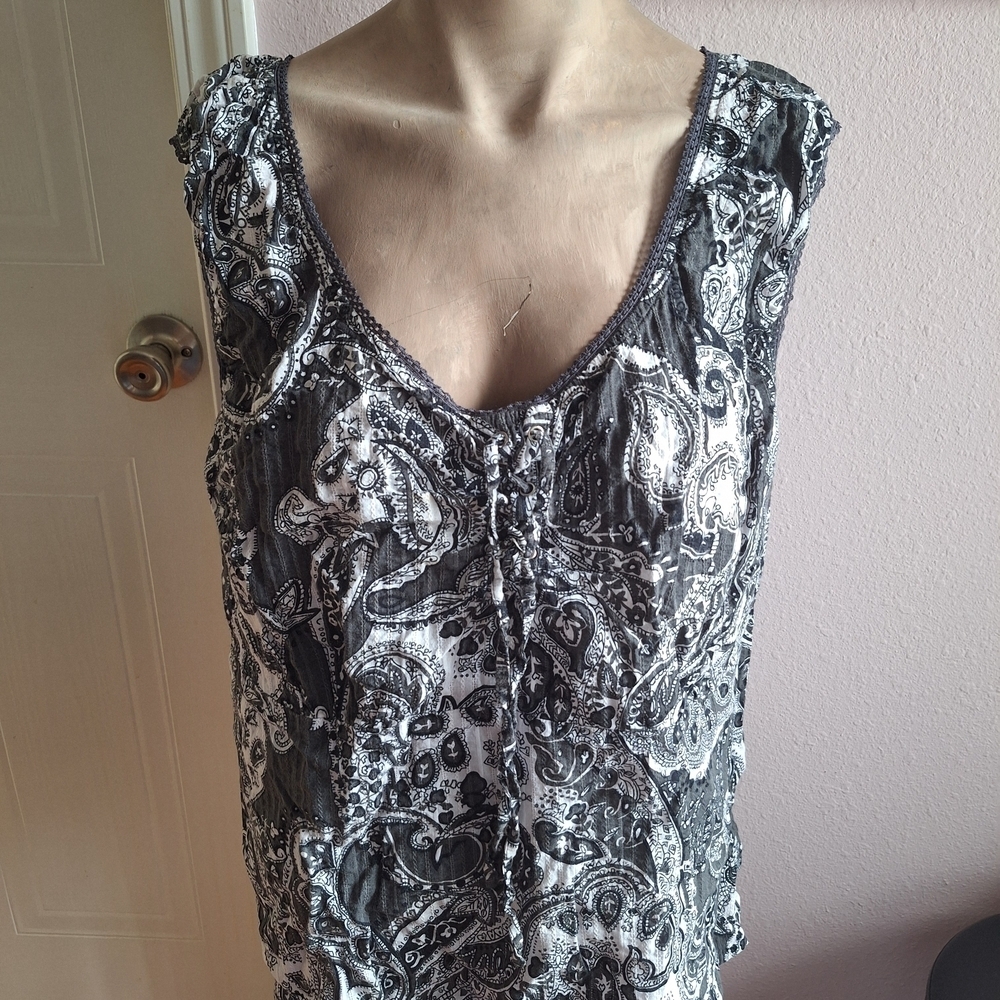 Women's Cato Black and White Paisley Top